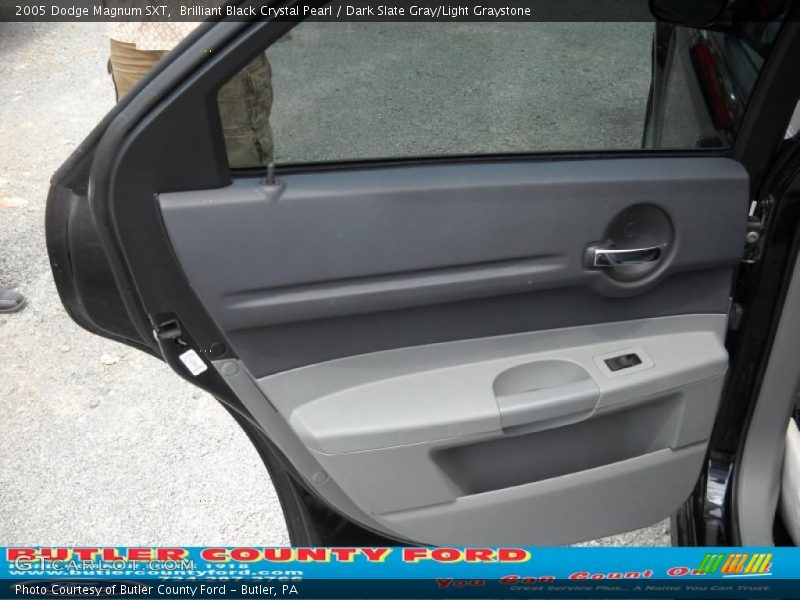 Brilliant Black Crystal Pearl / Dark Slate Gray/Light Graystone 2005 Dodge Magnum SXT