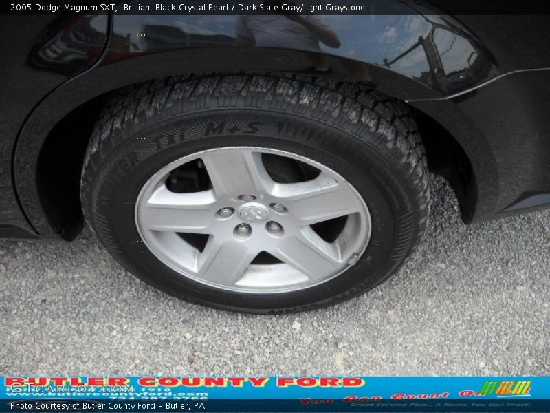 Brilliant Black Crystal Pearl / Dark Slate Gray/Light Graystone 2005 Dodge Magnum SXT