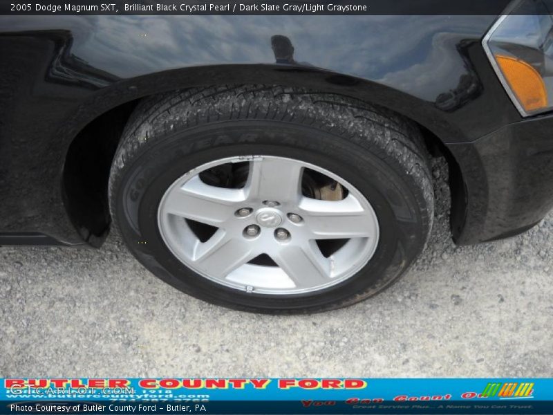 Brilliant Black Crystal Pearl / Dark Slate Gray/Light Graystone 2005 Dodge Magnum SXT