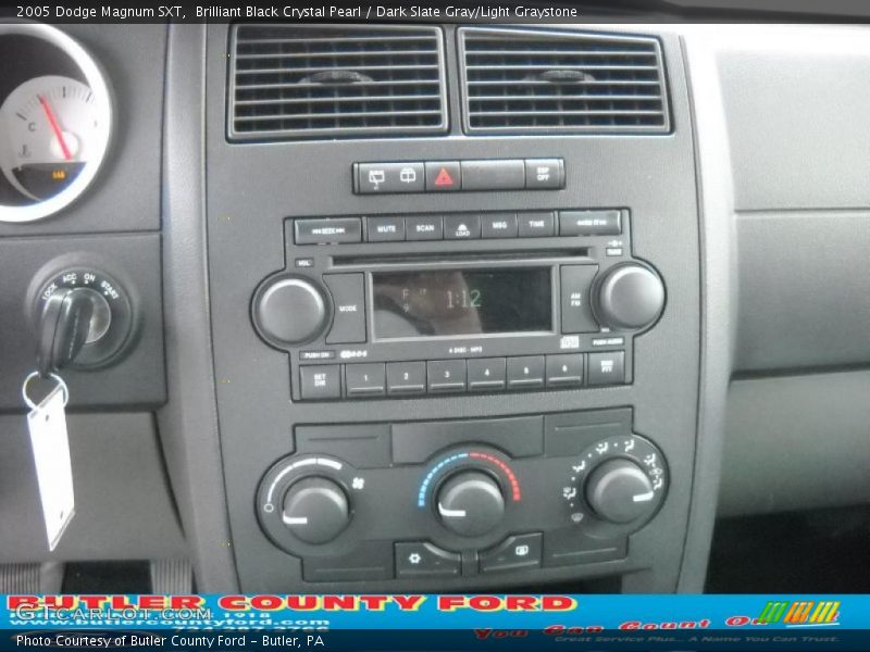 Brilliant Black Crystal Pearl / Dark Slate Gray/Light Graystone 2005 Dodge Magnum SXT