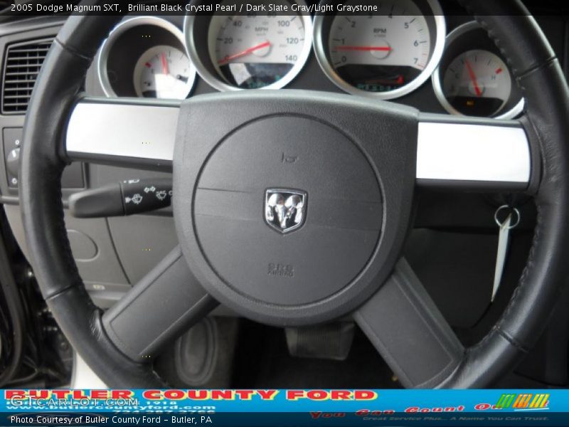 Brilliant Black Crystal Pearl / Dark Slate Gray/Light Graystone 2005 Dodge Magnum SXT