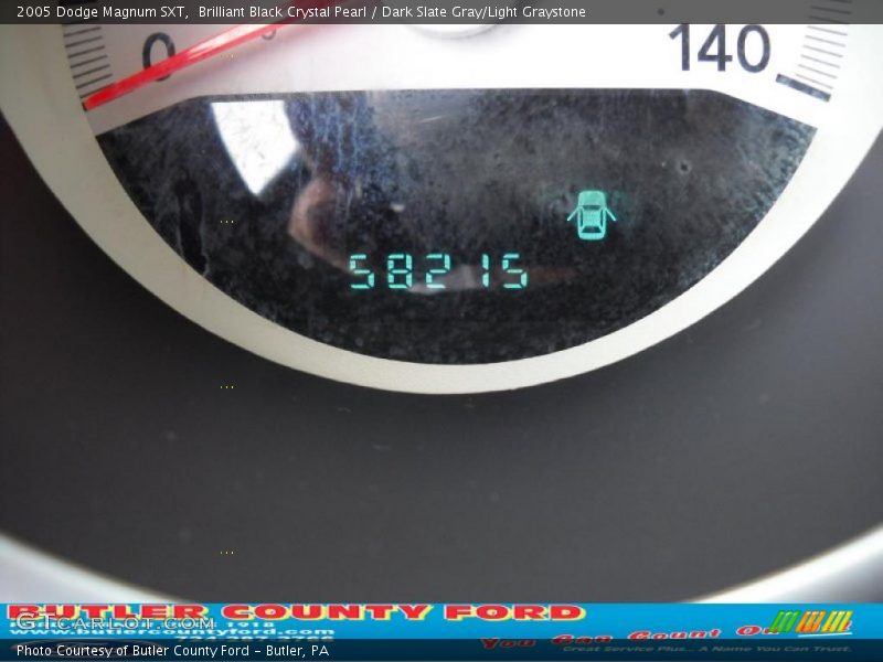 Brilliant Black Crystal Pearl / Dark Slate Gray/Light Graystone 2005 Dodge Magnum SXT