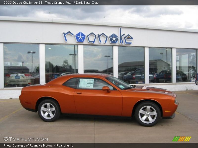 Toxic Orange Pearl / Dark Slate Gray 2011 Dodge Challenger SE