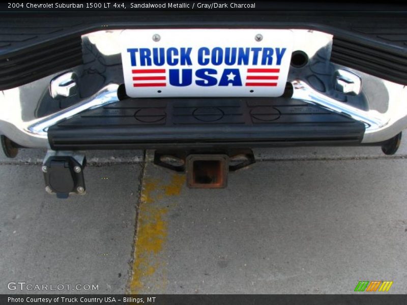 Sandalwood Metallic / Gray/Dark Charcoal 2004 Chevrolet Suburban 1500 LT 4x4