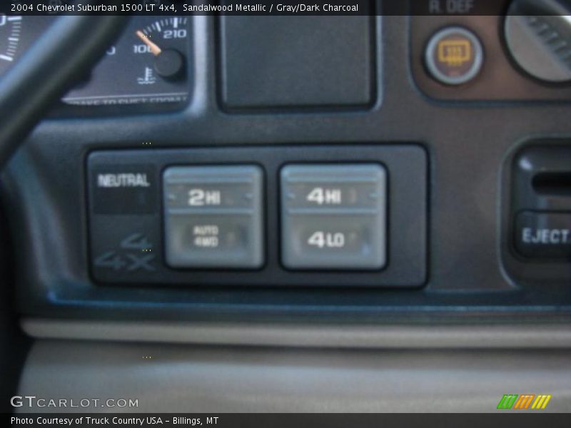 Sandalwood Metallic / Gray/Dark Charcoal 2004 Chevrolet Suburban 1500 LT 4x4