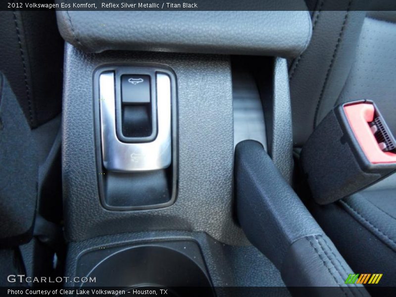 Reflex Silver Metallic / Titan Black 2012 Volkswagen Eos Komfort