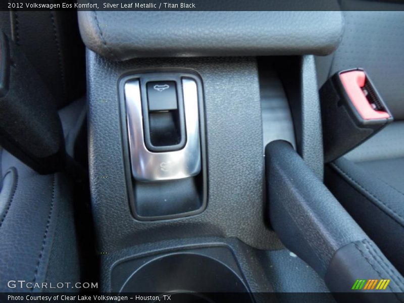 Silver Leaf Metallic / Titan Black 2012 Volkswagen Eos Komfort