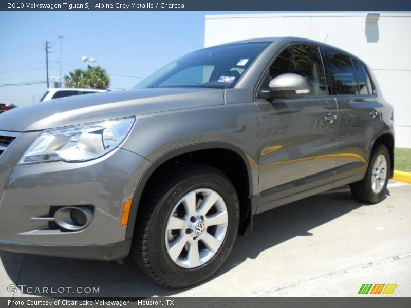 Alpine Grey Metallic / Charcoal 2010 Volkswagen Tiguan S