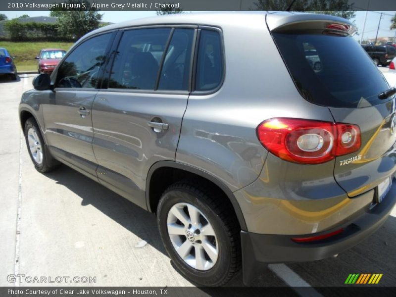 Alpine Grey Metallic / Charcoal 2010 Volkswagen Tiguan S
