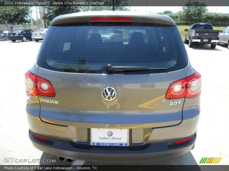 Alpine Grey Metallic / Charcoal 2010 Volkswagen Tiguan S