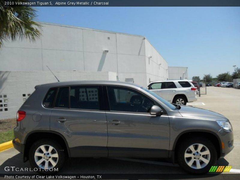 Alpine Grey Metallic / Charcoal 2010 Volkswagen Tiguan S