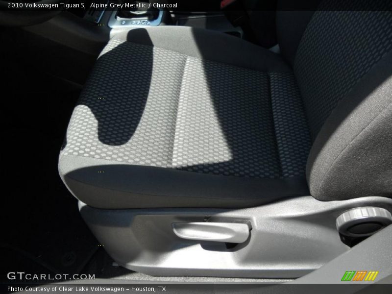 Alpine Grey Metallic / Charcoal 2010 Volkswagen Tiguan S