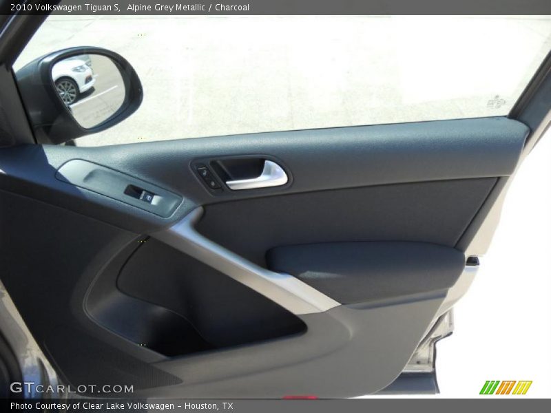 Alpine Grey Metallic / Charcoal 2010 Volkswagen Tiguan S