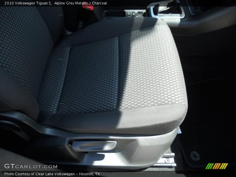 Alpine Grey Metallic / Charcoal 2010 Volkswagen Tiguan S