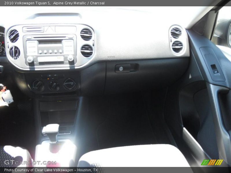 Alpine Grey Metallic / Charcoal 2010 Volkswagen Tiguan S