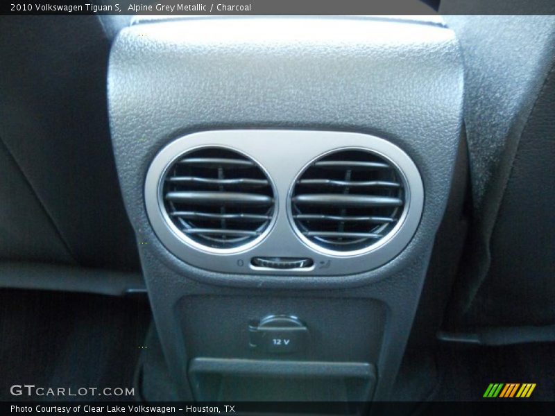 Alpine Grey Metallic / Charcoal 2010 Volkswagen Tiguan S