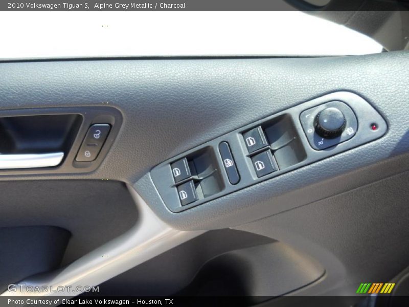 Alpine Grey Metallic / Charcoal 2010 Volkswagen Tiguan S