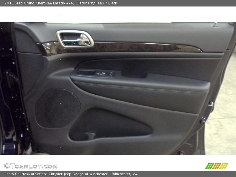 Blackberry Pearl / Black 2011 Jeep Grand Cherokee Laredo 4x4