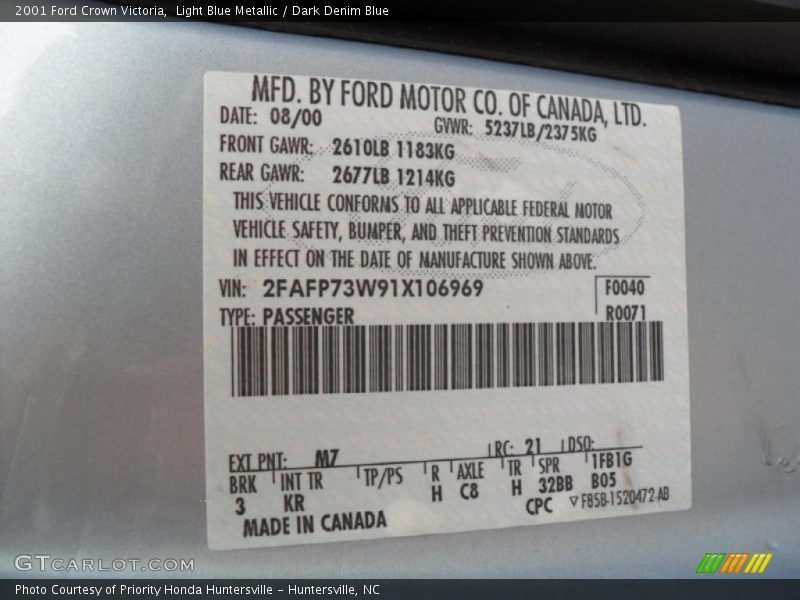 Light Blue Metallic / Dark Denim Blue 2001 Ford Crown Victoria