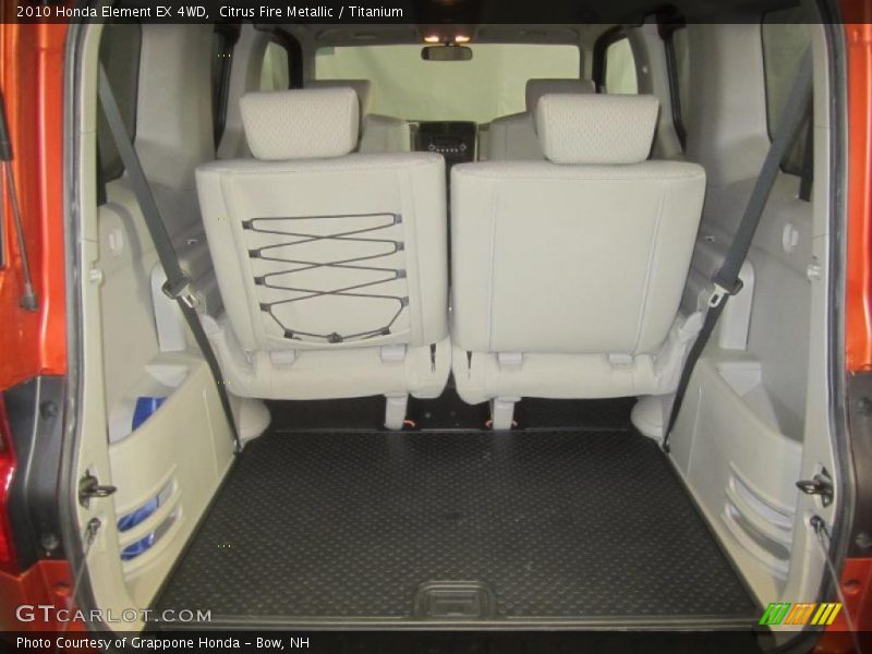  2010 Element EX 4WD Trunk