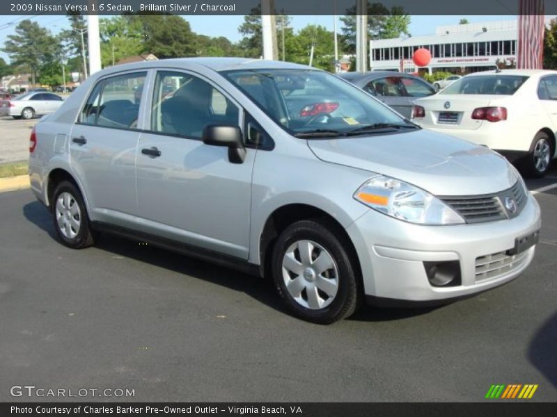 Front 3/4 View of 2009 Versa 1.6 Sedan