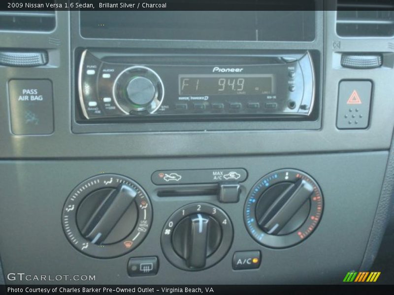 Brillant Silver / Charcoal 2009 Nissan Versa 1.6 Sedan