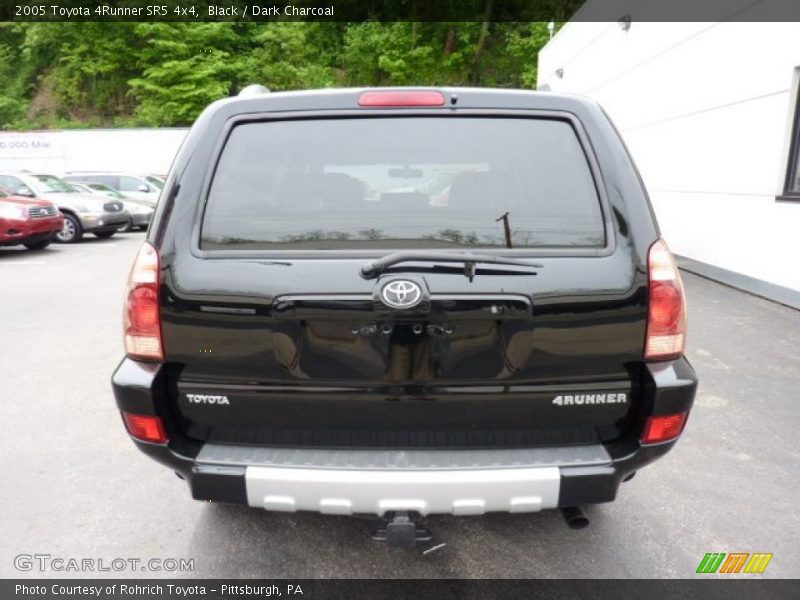 Black / Dark Charcoal 2005 Toyota 4Runner SR5 4x4