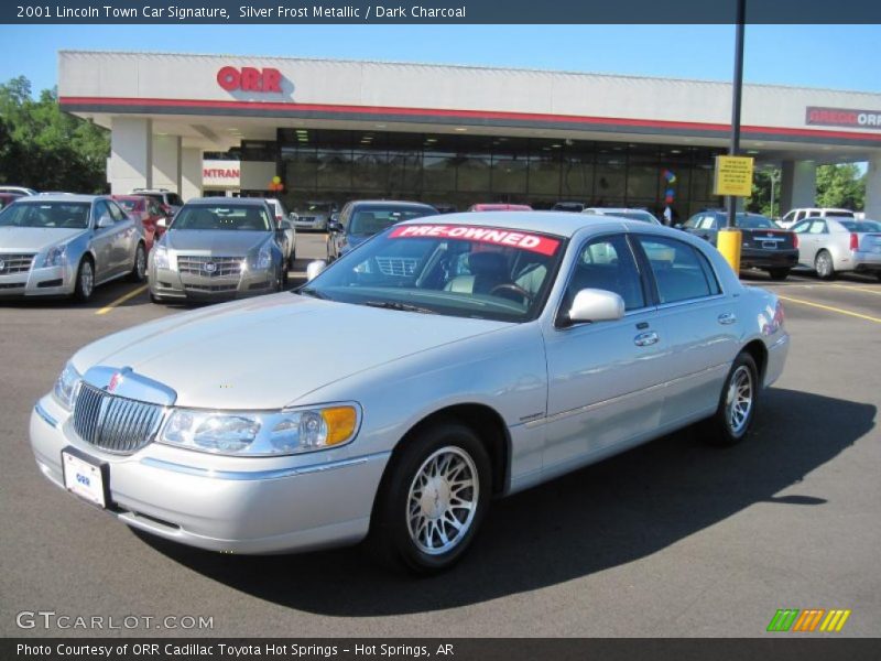 Silver Frost Metallic / Dark Charcoal 2001 Lincoln Town Car Signature
