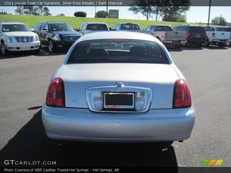 Silver Frost Metallic / Dark Charcoal 2001 Lincoln Town Car Signature