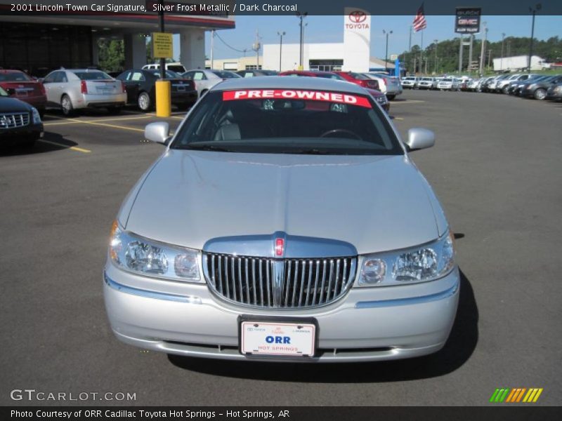 Silver Frost Metallic / Dark Charcoal 2001 Lincoln Town Car Signature