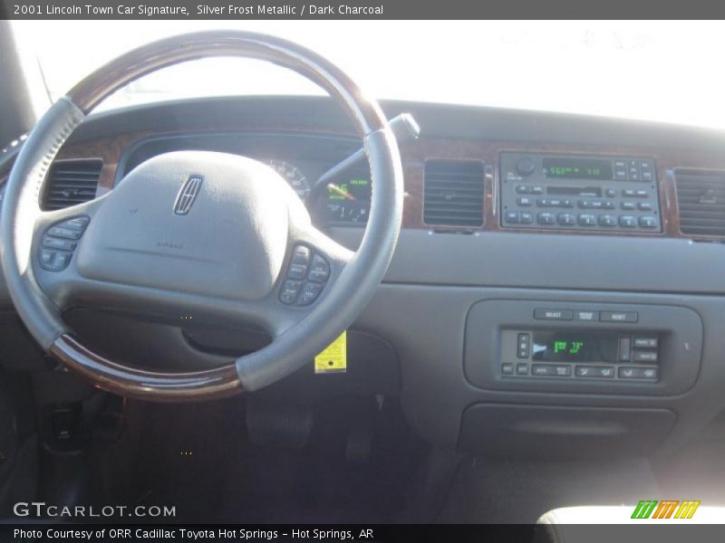 Silver Frost Metallic / Dark Charcoal 2001 Lincoln Town Car Signature