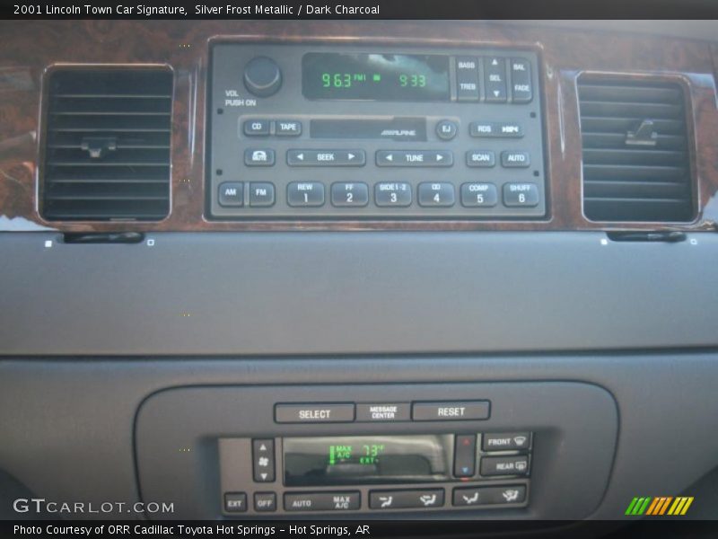 Silver Frost Metallic / Dark Charcoal 2001 Lincoln Town Car Signature