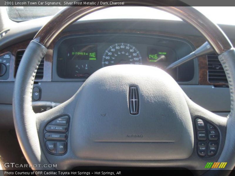 Silver Frost Metallic / Dark Charcoal 2001 Lincoln Town Car Signature