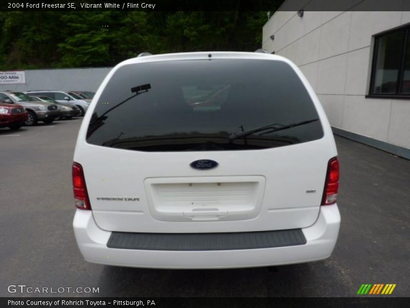 Vibrant White / Flint Grey 2004 Ford Freestar SE