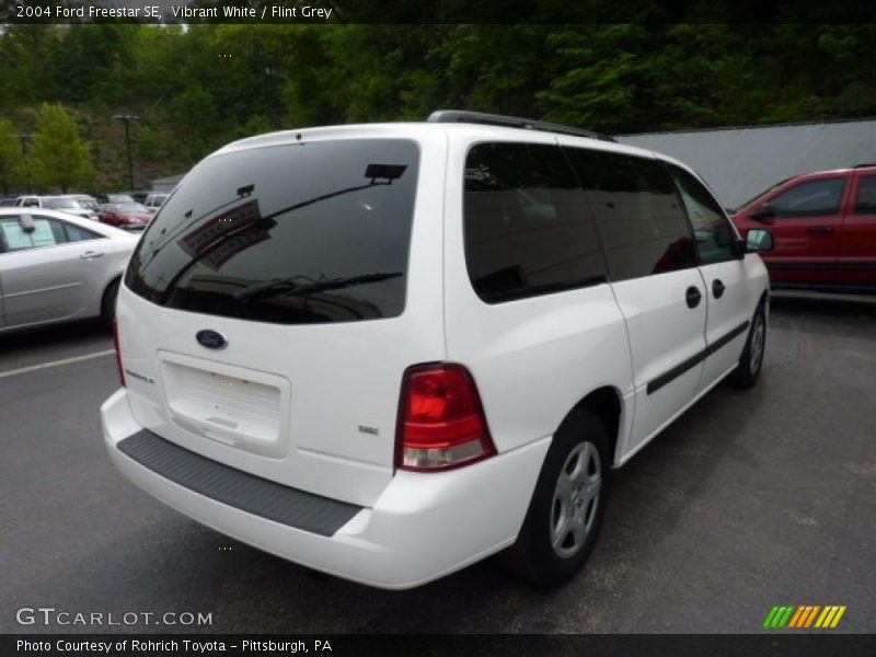 Vibrant White / Flint Grey 2004 Ford Freestar SE