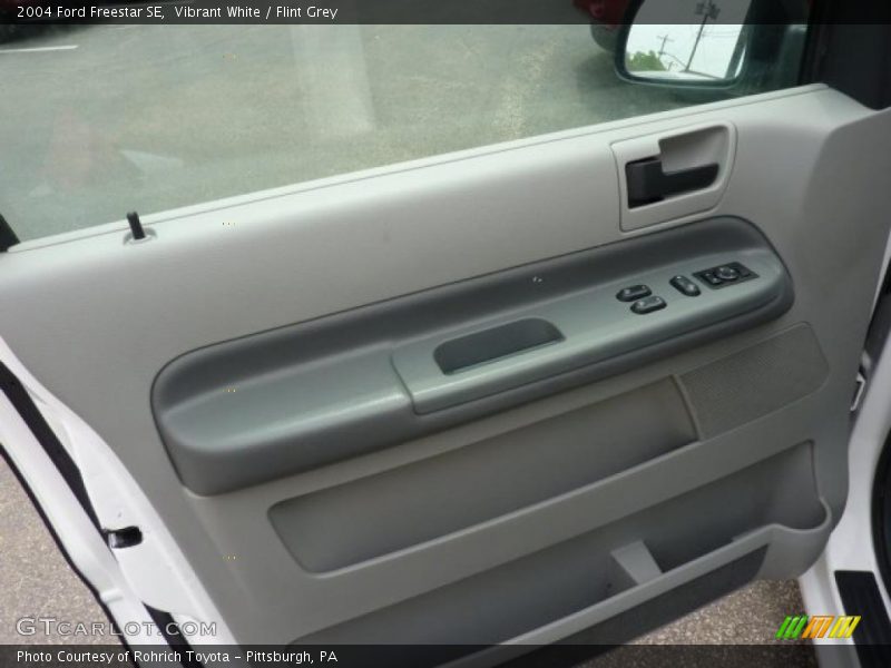 Vibrant White / Flint Grey 2004 Ford Freestar SE
