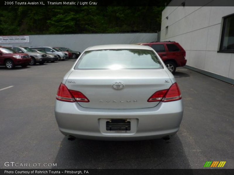 Titanium Metallic / Light Gray 2006 Toyota Avalon XL