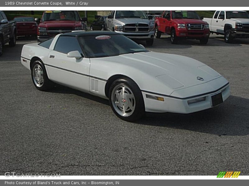 White / Gray 1989 Chevrolet Corvette Coupe