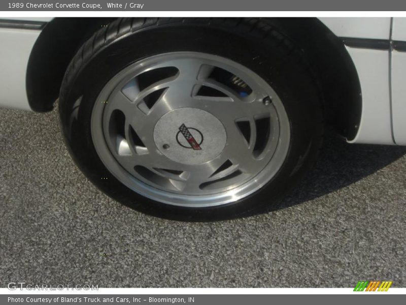 White / Gray 1989 Chevrolet Corvette Coupe