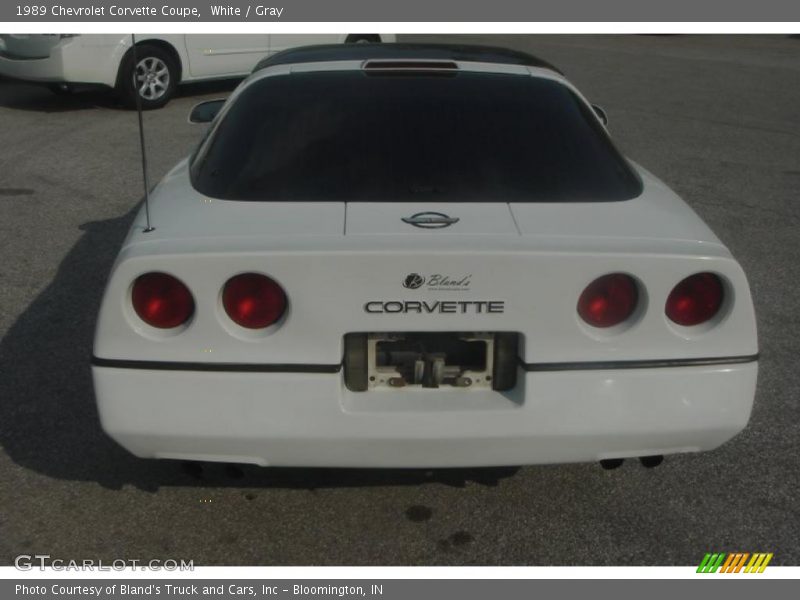 White / Gray 1989 Chevrolet Corvette Coupe