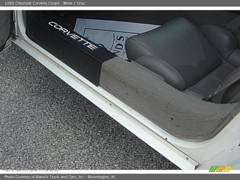 White / Gray 1989 Chevrolet Corvette Coupe