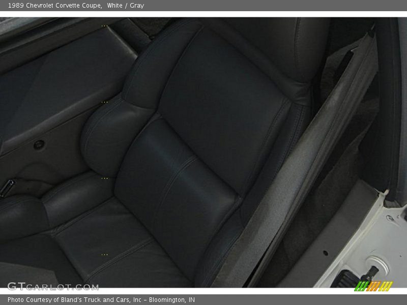 White / Gray 1989 Chevrolet Corvette Coupe