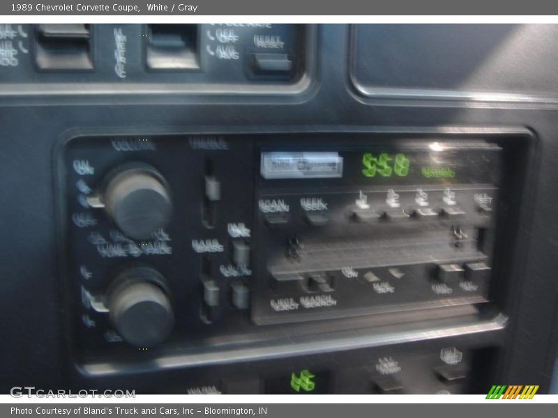 White / Gray 1989 Chevrolet Corvette Coupe