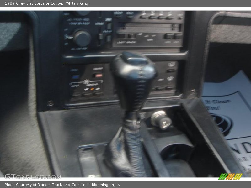 White / Gray 1989 Chevrolet Corvette Coupe