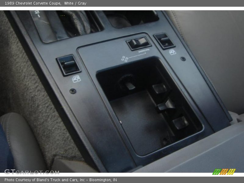 White / Gray 1989 Chevrolet Corvette Coupe