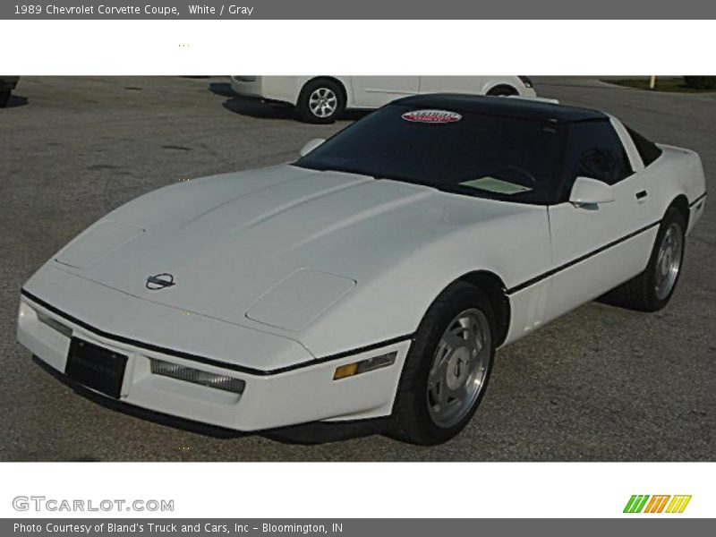 White / Gray 1989 Chevrolet Corvette Coupe