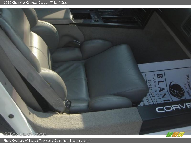 White / Gray 1989 Chevrolet Corvette Coupe