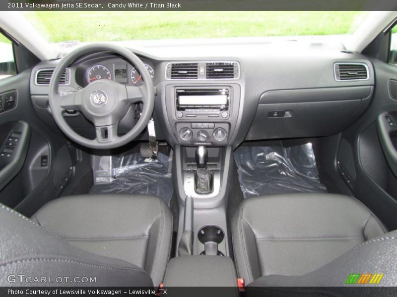 Candy White / Titan Black 2011 Volkswagen Jetta SE Sedan