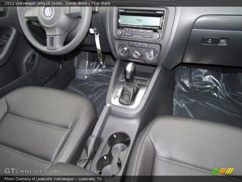 Candy White / Titan Black 2011 Volkswagen Jetta SE Sedan