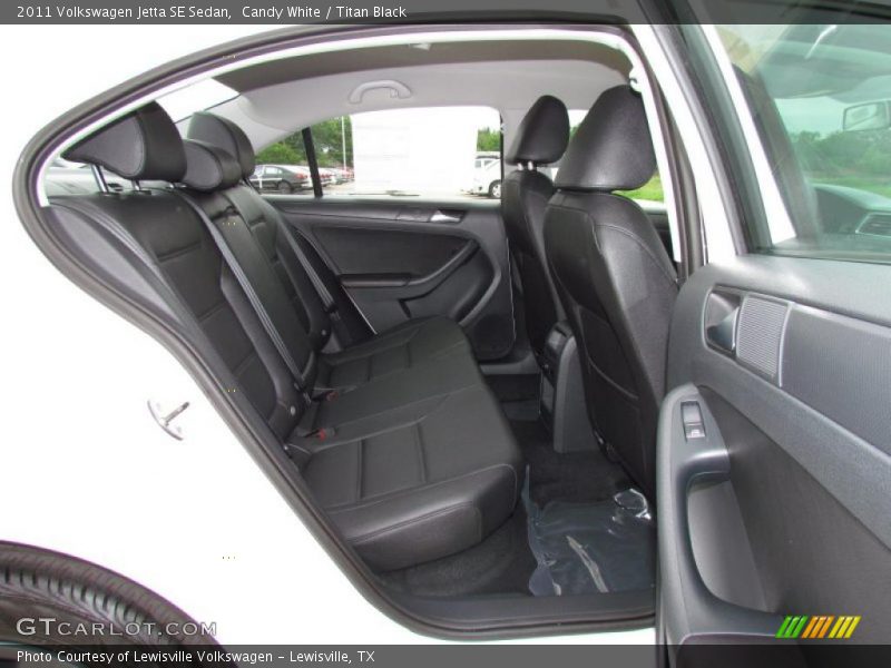 Candy White / Titan Black 2011 Volkswagen Jetta SE Sedan